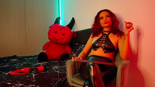 Snapshot of BambiiQueen chatting on 09-26-25, 03:27 BambiiQueen online show from 09-26-25, 03:27