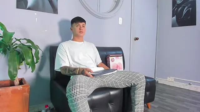 Cristopher strong online show from 03-15-25, 03:59