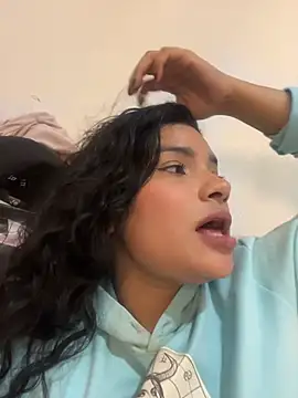 lolaa staars online show from 10-25-25, 05:26