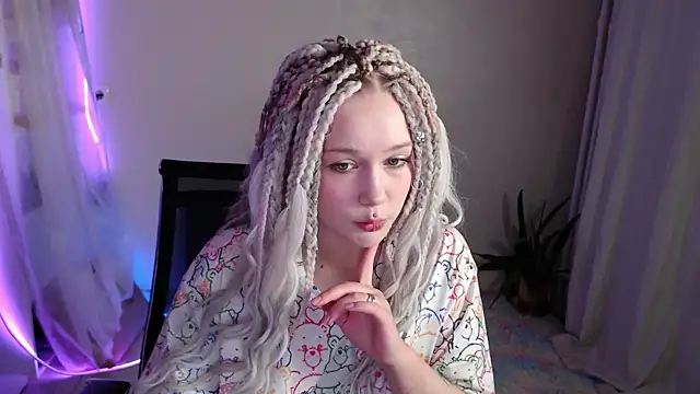 Snapshot of 0urAlexa chatting on 12-20-25, 02:35 0urAlexa online show from 12-20-25, 02:35