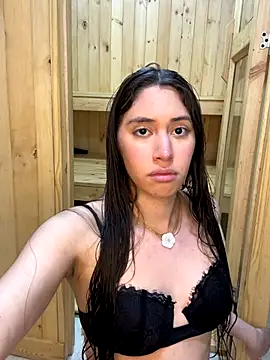 Snapshot of Barbielatinas chatting on 10-18-25, 06:16 Barbielatinas online show from 10-18-25, 06:16
