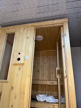 Barbielatinas online show from 12-14-25, 06:30