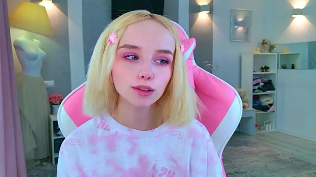 b4by LoL1 online show from 02-06-26, 06:51