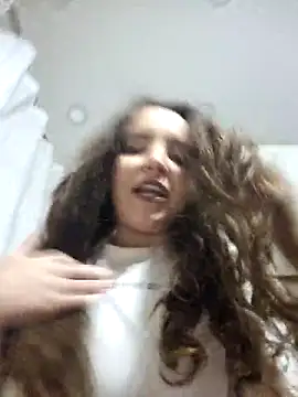 Snapshot of LineaDemie chatting on 10-17-25, 06:21 LineaDemie online show from 10-17-25, 06:21