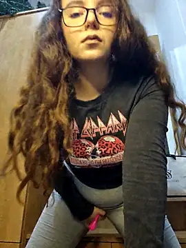 Snapshot of LineaDemie chatting on 11-11-25, 06:08 LineaDemie online show from 11-11-25, 06:08