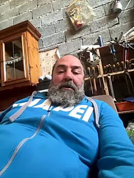 Snapshot of ros217 chatting on 10-07-25, 10:45 ros217 online show from 10-07-25, 10:45