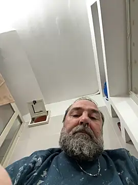 Snapshot of ros217 chatting on 10-13-25, 01:55 ros217 online show from 10-13-25, 01:55