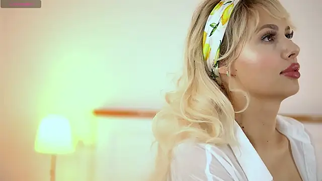 Snapshot of AdelineKing chatting on 10-12-25, 02:10 AdelineKing online show from 10-12-25, 02:10