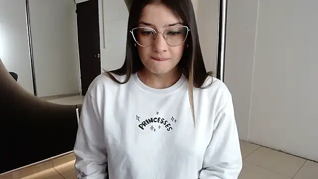 Emma Lombardi online show from 01-25-25, 01:08