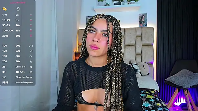 Snapshot of little_sophie18 chatting on 10-18-25, 07:58 little sophie18 online show from 10-18-25, 07:58