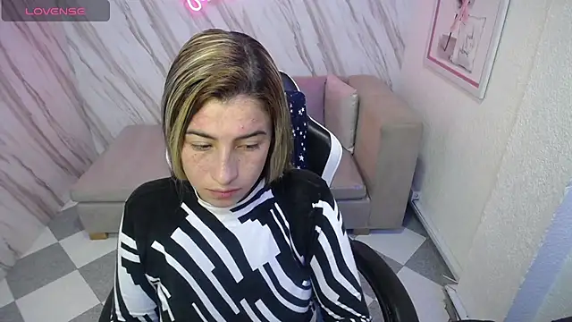 Snapshot of Valerie_b chatting on 01-11-25, 03:02 Valerie b online show from 01-11-25, 03:02