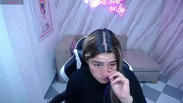 Snapshot of Valerie_b chatting on 01-31-25, 03:09 Valerie b online show from 01-31-25, 03:09