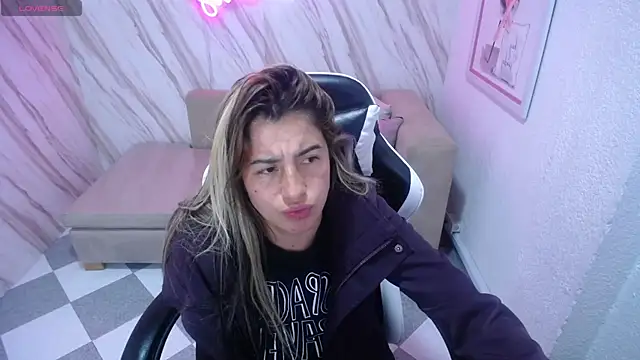 Snapshot of Valerie_b chatting on 02-12-25, 10:03 Valerie b online show from 02-12-25, 10:03