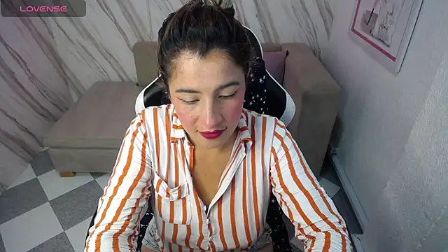 Snapshot of Valerie_b chatting on 03-04-25, 03:11 Valerie b online show from 03-04-25, 03:11