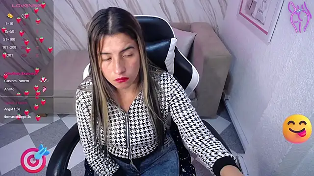 Snapshot of Valerie_b chatting on 03-06-25, 11:03 Valerie b online show from 03-06-25, 11:03