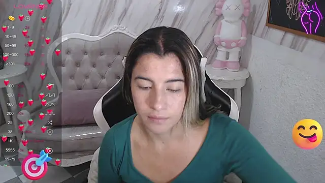 Snapshot of Valerie_b chatting on 03-19-25, 03:09 Valerie b online show from 03-19-25, 03:09