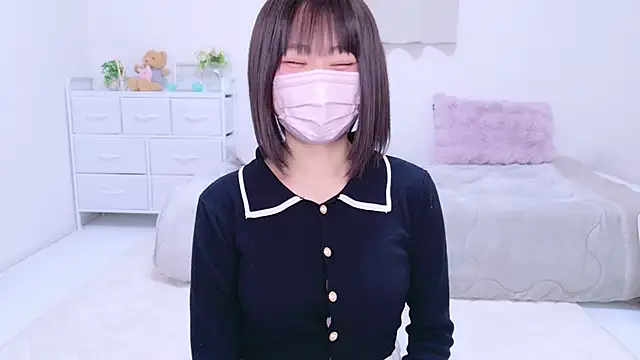 Im Yu-na online show from 12-20-24, 04:25