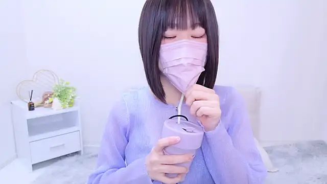 Im Yu-na online show from 12-23-24, 02:17