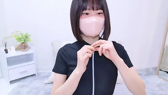 Im Yu-na online show from 02-16-25, 08:55