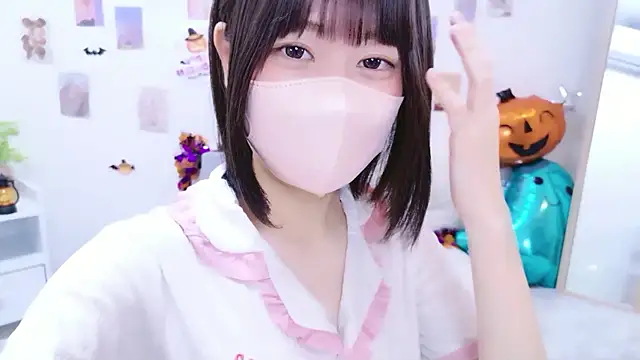 Im Yu-na online show from 10-29-25, 09:16