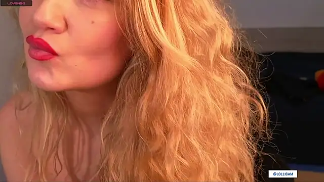 Snapshot of Lolli__Moon chatting on 02-11-25, 04:46 Lolli Moon online show from 02-11-25, 04:46