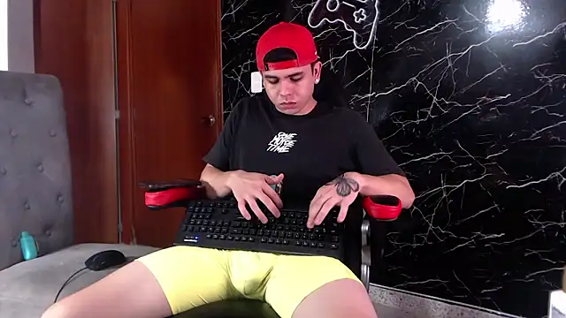 Snapshot of maty_hardx chatting on 03-11-25, 01:45 maty hardx online show from 03-11-25, 01:45