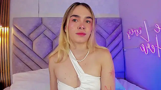 Snapshot of Lucy_Vega chatting on 12-07-24, 12:13 Lucy Vega online show from 12-07-24, 12:13