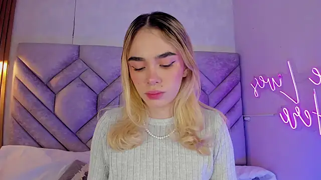 Snapshot of Lucy_Vega chatting on 12-12-24, 11:40 Lucy Vega online show from 12-12-24, 11:40