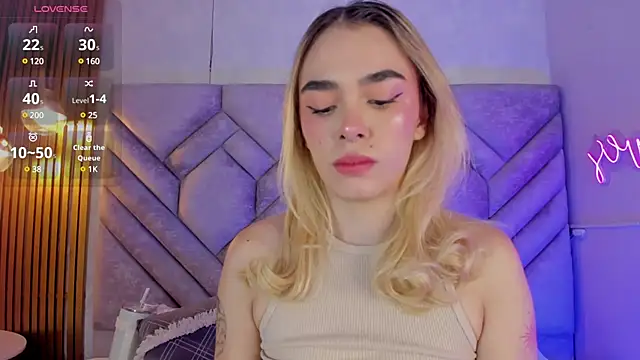 Snapshot of Lucy_Vega chatting on 12-20-24, 11:54 Lucy Vega online show from 12-20-24, 11:54