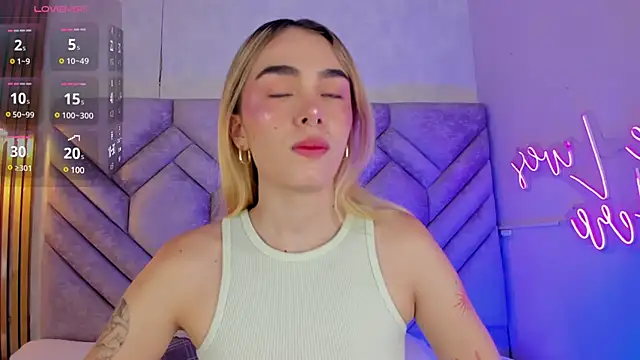 Snapshot of Lucy_Vega chatting on 12-24-24, 11:17 Lucy Vega online show from 12-24-24, 11:17