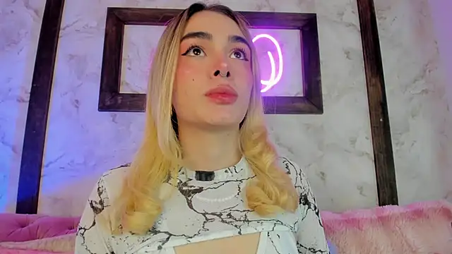 Snapshot of Lucy_Vega chatting on 01-04-25, 04:23 Lucy Vega online show from 01-04-25, 04:23