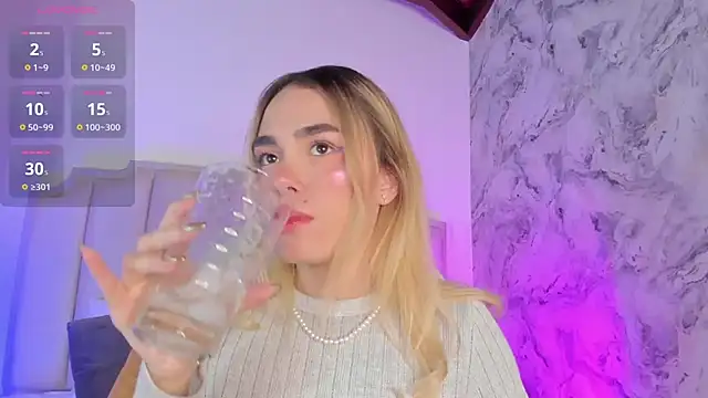 Snapshot of Lucy_Vega chatting on 01-07-25, 04:29 Lucy Vega online show from 01-07-25, 04:29