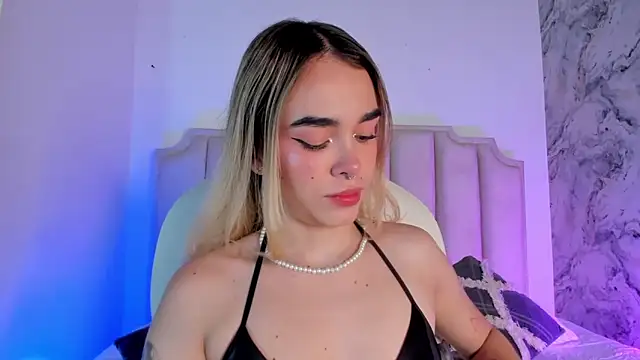 Snapshot of Lucy_Vega chatting on 01-21-25, 04:10 Lucy Vega online show from 01-21-25, 04:10