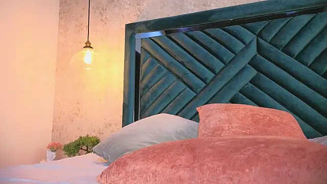 Snapshot of Lucy_Vega chatting on 09-25-25, 05:00 Lucy Vega online show from 09-25-25, 05:00