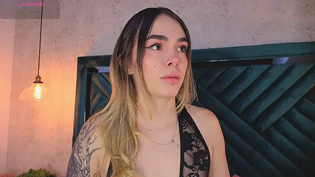 Snapshot of Lucy_Vega chatting on 09-27-25, 03:44 Lucy Vega online show from 09-27-25, 03:44