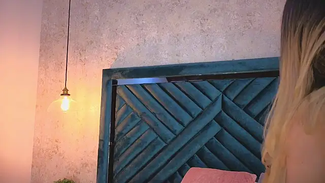 Snapshot of Lucy_Vega chatting on 10-05-25, 04:00 Lucy Vega online show from 10-05-25, 04:00