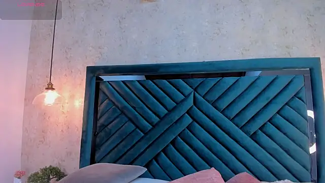 Snapshot of Lucy_Vega chatting on 10-21-25, 03:51 Lucy Vega online show from 10-21-25, 03:51