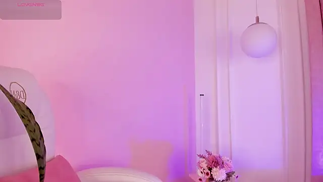 Snapshot of Lucy_Vega chatting on 10-30-25, 04:14 Lucy Vega online show from 10-30-25, 04:14