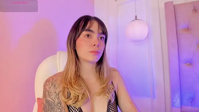 Snapshot of Lucy_Vega chatting on 11-14-25, 04:55 Lucy Vega online show from 11-14-25, 04:55