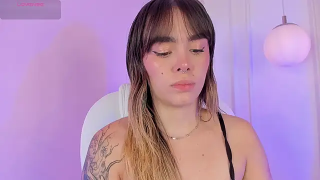 Snapshot of Lucy_Vega chatting on 11-17-25, 03:45 Lucy Vega online show from 11-17-25, 03:45