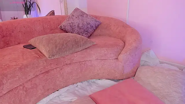 Snapshot of Lucy_Vega chatting on 11-28-25, 04:48 Lucy Vega online show from 11-28-25, 04:48