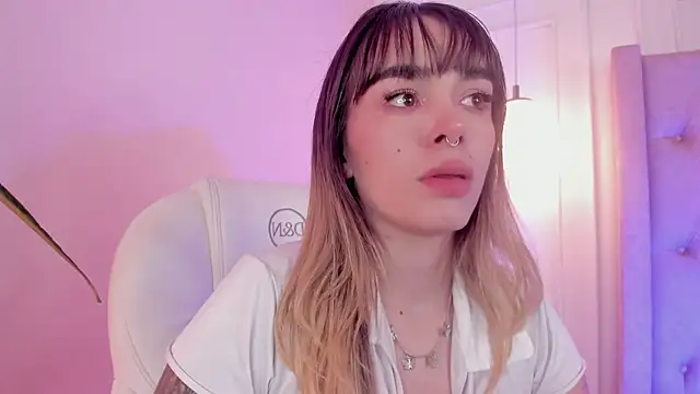 Snapshot of Lucy_Vega chatting on 12-15-25, 05:01 Lucy Vega online show from 12-15-25, 05:01