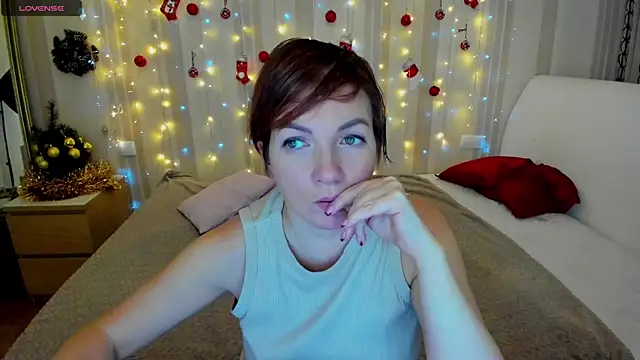 Snapshot of Katherine_Fox chatting on 12-18-24, 07:15 Katherine Fox online show from 12-18-24, 07:15