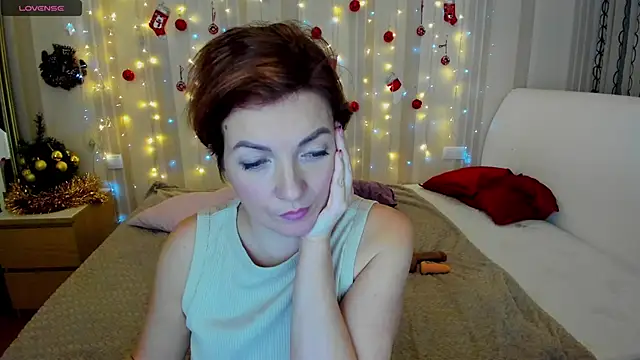 Snapshot of Katherine_Fox chatting on 12-18-24, 10:19 Katherine Fox online show from 12-18-24, 10:19