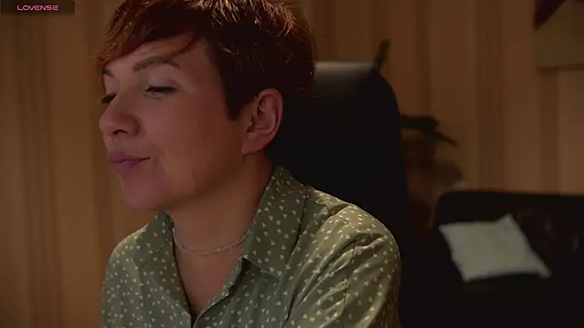 Snapshot of Katherine_Fox chatting on 01-10-25, 08:18 Katherine Fox online show from 01-10-25, 08:18