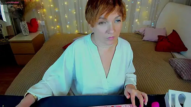 Snapshot of Katherine_Fox chatting on 01-11-25, 11:12 Katherine Fox online show from 01-11-25, 11:12