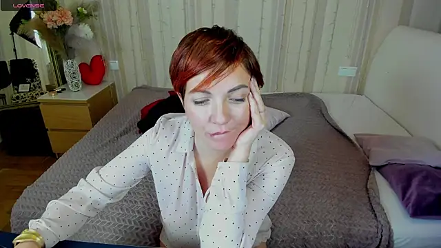 Snapshot of Katherine_Fox chatting on 02-01-25, 09:54 Katherine Fox online show from 02-01-25, 09:54