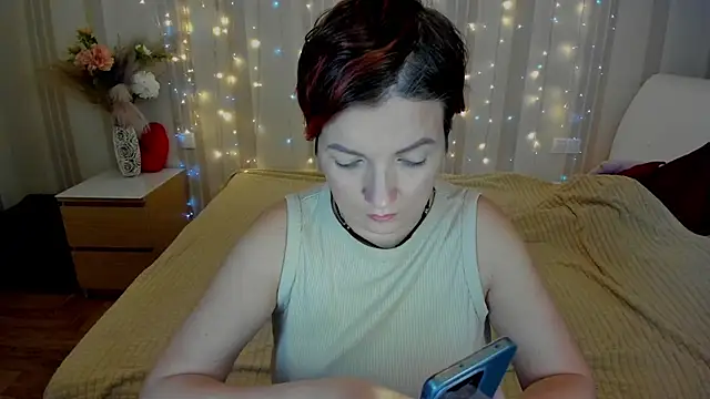 Snapshot of Katherine_Fox chatting on 03-21-25, 08:17 Katherine Fox online show from 03-21-25, 08:17