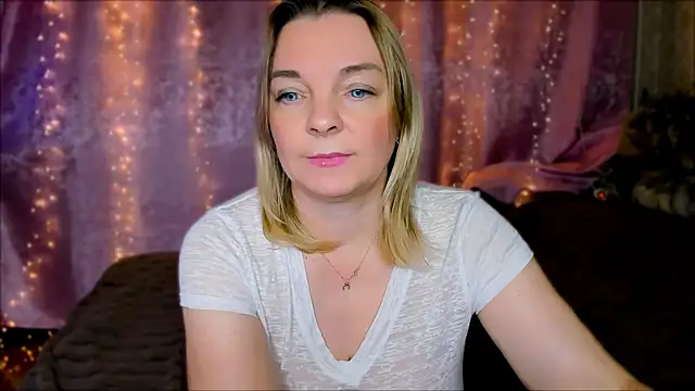 Regina  blue online show from 01-14-25, 04:29