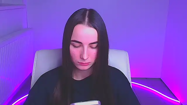 Eva Janee online show from 12-19-24, 12:23